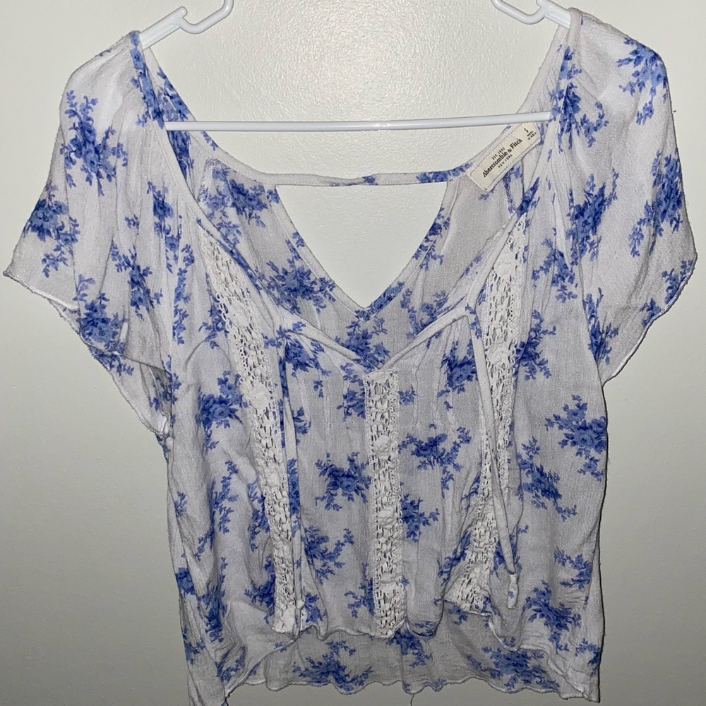 ABERCROMBIE AND FITCH Floral Cropped Blouse